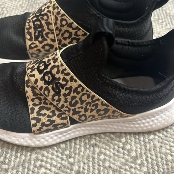 Adidas puremotion adapt cloud foam, cheetah print running shoes by 6 1/2 - Picture 3 of 6